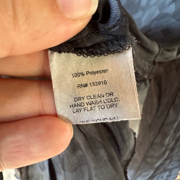 Muted leopard print black bell sleeve tunic blouse Medium - Picture 5 of 6